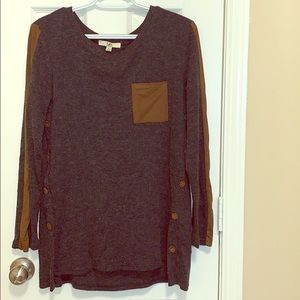 Grey boutique sweater with brown suede